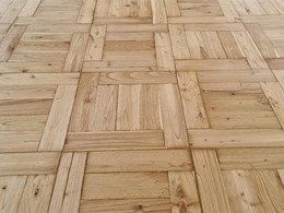 Acuchillado y barnizado parquet castaño