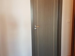 Puertas coto ceniza, pavimento laminado
