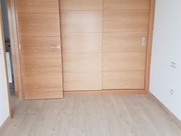 Puertas roble, pavimento laminado